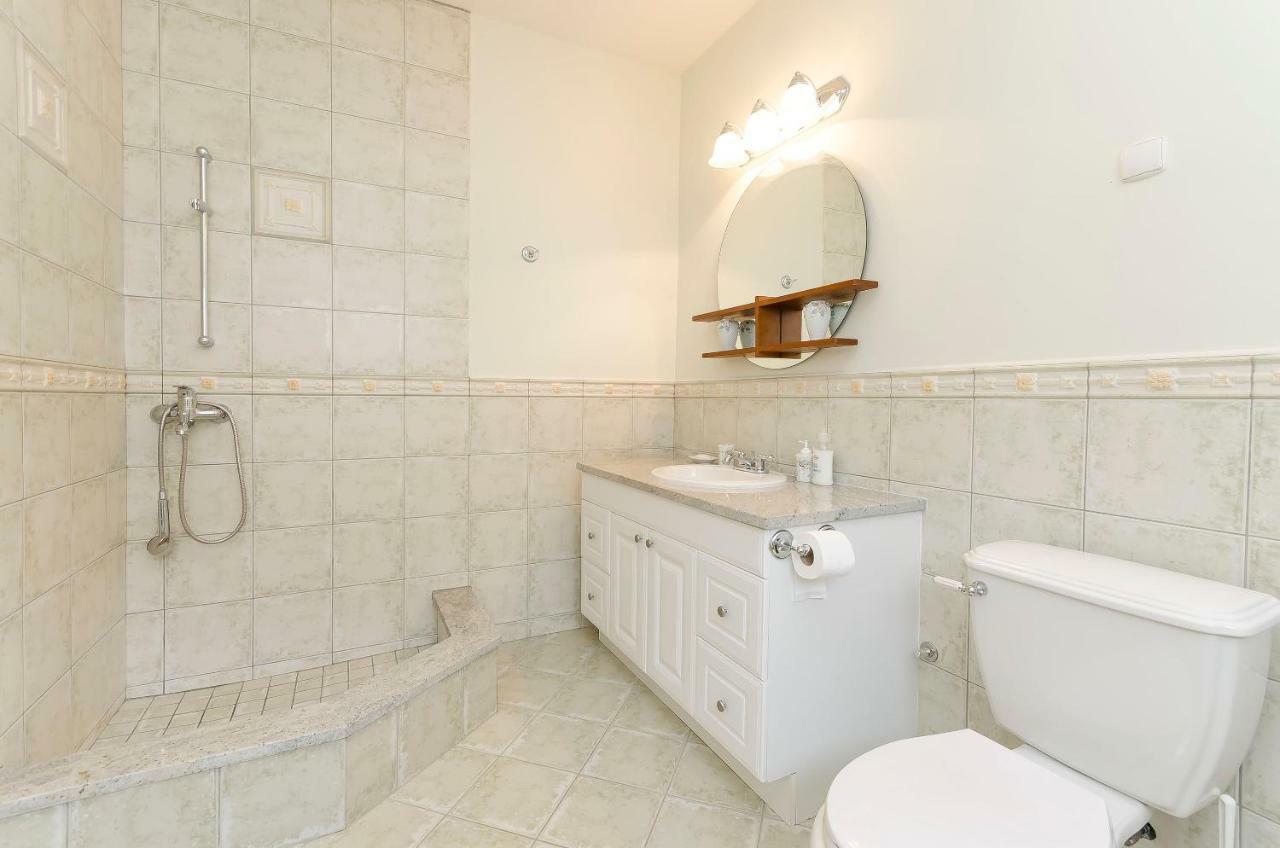 Apartment Canada Dream Vacation Срима Екстериор снимка