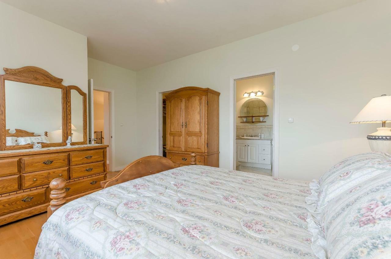Apartment Canada Dream Vacation Срима Екстериор снимка