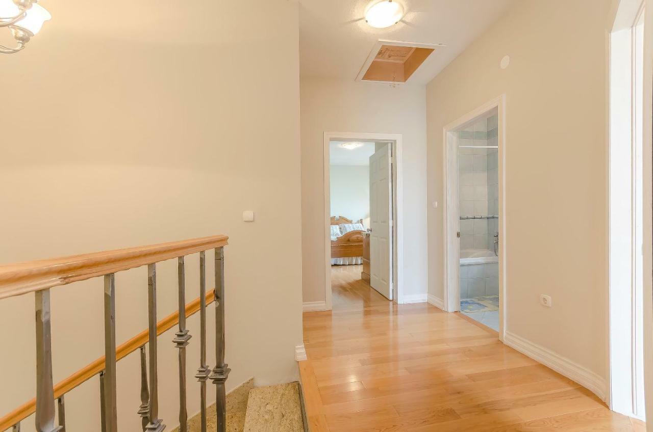 Apartment Canada Dream Vacation Срима Екстериор снимка