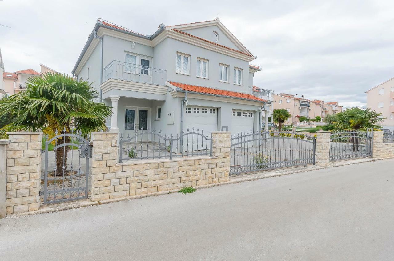 Apartment Canada Dream Vacation Срима Екстериор снимка