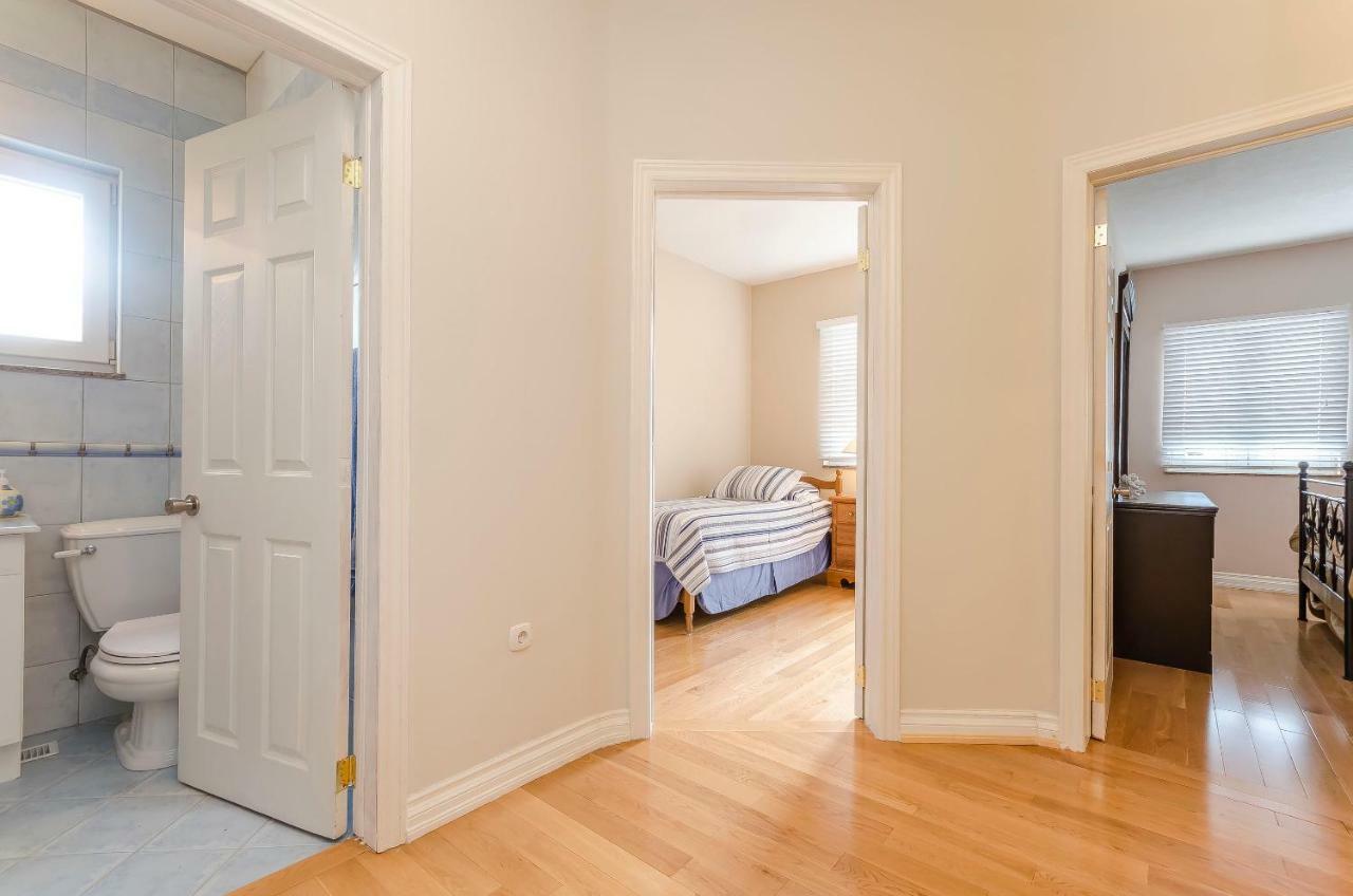 Apartment Canada Dream Vacation Срима Екстериор снимка