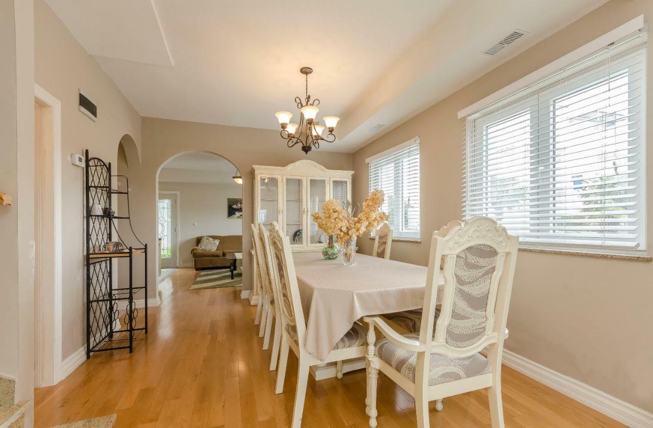 Apartment Canada Dream Vacation Срима Екстериор снимка